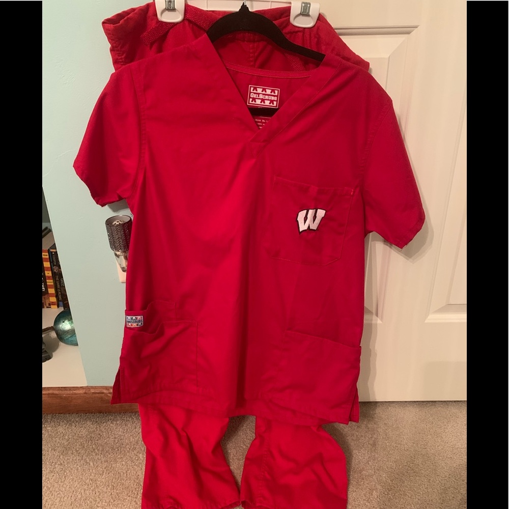 wisconsin scrub set small